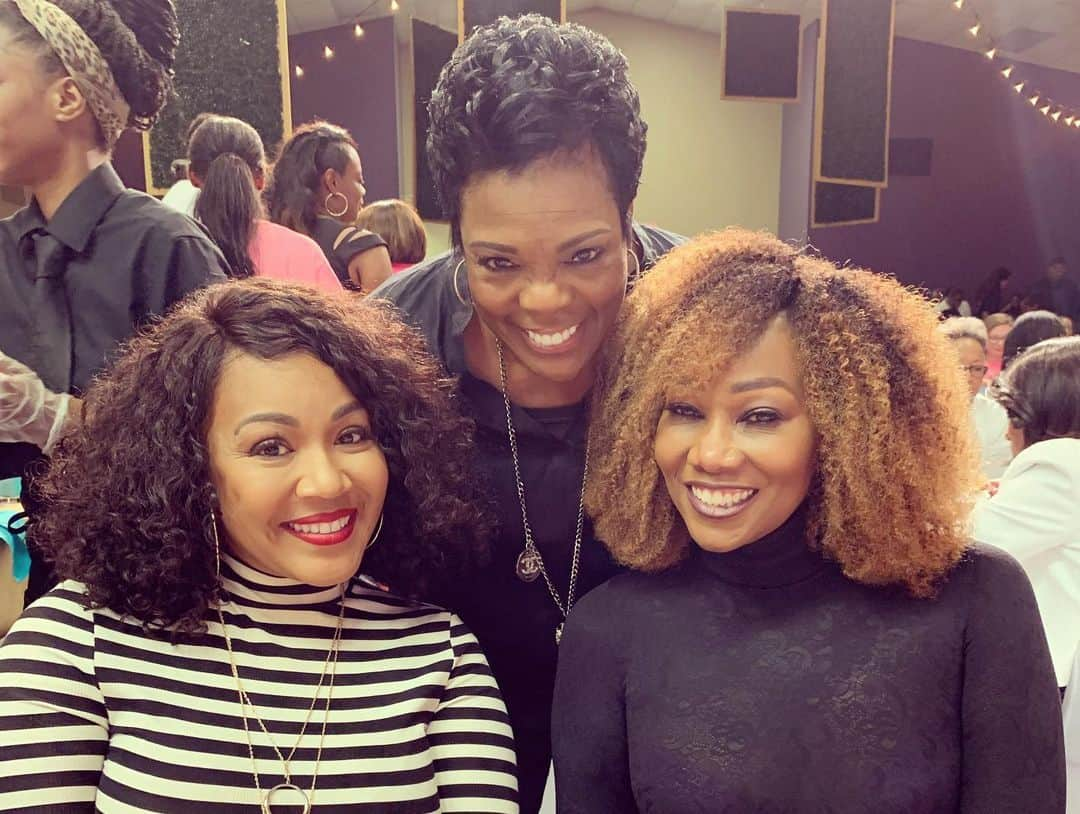 エリカ・キャンベルさんのインスタグラム写真 - (エリカ・キャンベルInstagram)「I’m loving @dririshea’s #TheInnerCircleConference! Room full of women sharing and gleaning, growing and glowing. ❤️❤️🙏🏾🙏🏾 #swipeleft #Honoree #mediaandentertainmentaward」8月13日 9時30分 - imericacampbell