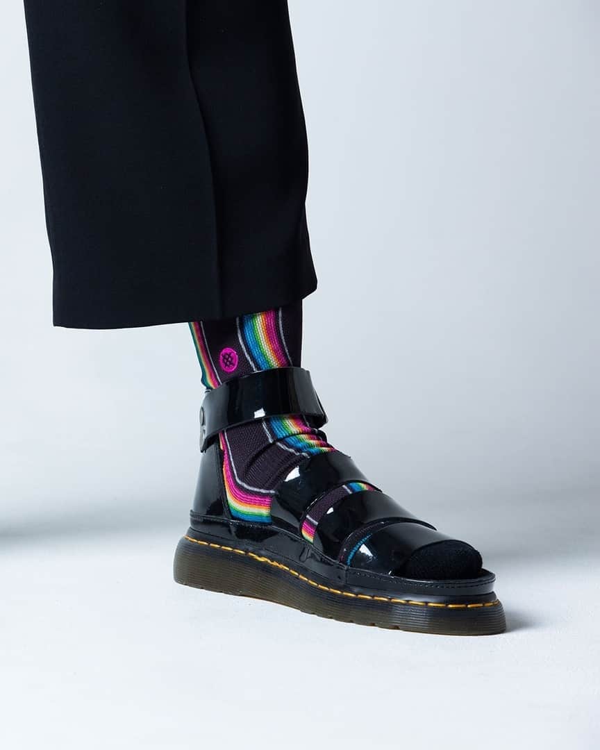 Stanceさんのインスタグラム写真 - (StanceInstagram)「Socks and sandals: one of the more polarizing fashion trends of late. You're either for it, or adamantly against it. Obviously, it's a discussion that hits close to home for us. Thankfully, @stance_japan has taken on the topic once again with the next installment of Socks and Sandals: an experiment in styling your favorite Stance designs with none other than a trusty pair of sandals, perfect for these hot summer days. ☀️ 😎 Swipe through for all the looks, and follow along with @stance_japan for more. 🧦 #StanceJapan」8月13日 9時30分 - stanceofficial