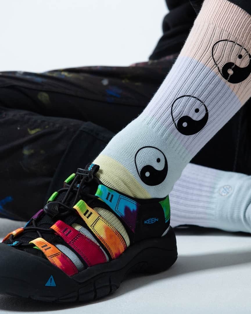 Stanceさんのインスタグラム写真 - (StanceInstagram)「Socks and sandals: one of the more polarizing fashion trends of late. You're either for it, or adamantly against it. Obviously, it's a discussion that hits close to home for us. Thankfully, @stance_japan has taken on the topic once again with the next installment of Socks and Sandals: an experiment in styling your favorite Stance designs with none other than a trusty pair of sandals, perfect for these hot summer days. ☀️ 😎 Swipe through for all the looks, and follow along with @stance_japan for more. 🧦 #StanceJapan」8月13日 9時30分 - stanceofficial