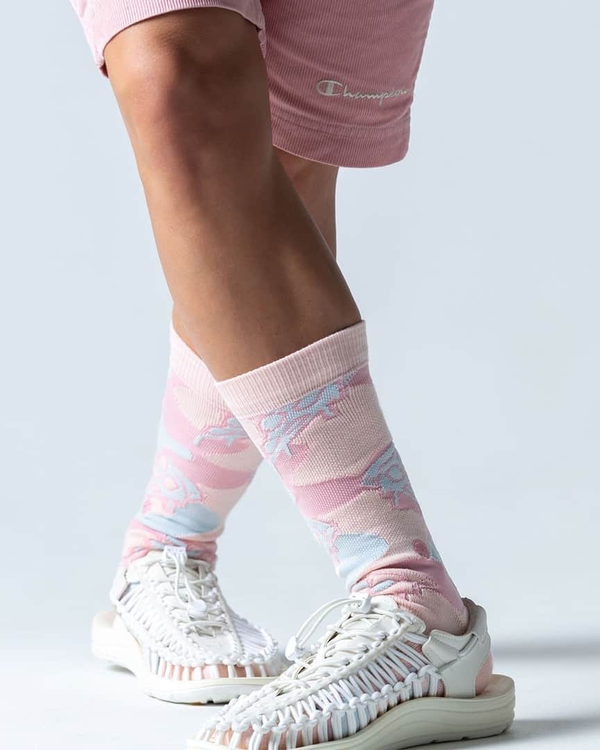 Stanceさんのインスタグラム写真 - (StanceInstagram)「Socks and sandals: one of the more polarizing fashion trends of late. You're either for it, or adamantly against it. Obviously, it's a discussion that hits close to home for us. Thankfully, @stance_japan has taken on the topic once again with the next installment of Socks and Sandals: an experiment in styling your favorite Stance designs with none other than a trusty pair of sandals, perfect for these hot summer days. ☀️ 😎 Swipe through for all the looks, and follow along with @stance_japan for more. 🧦 #StanceJapan」8月13日 9時30分 - stanceofficial