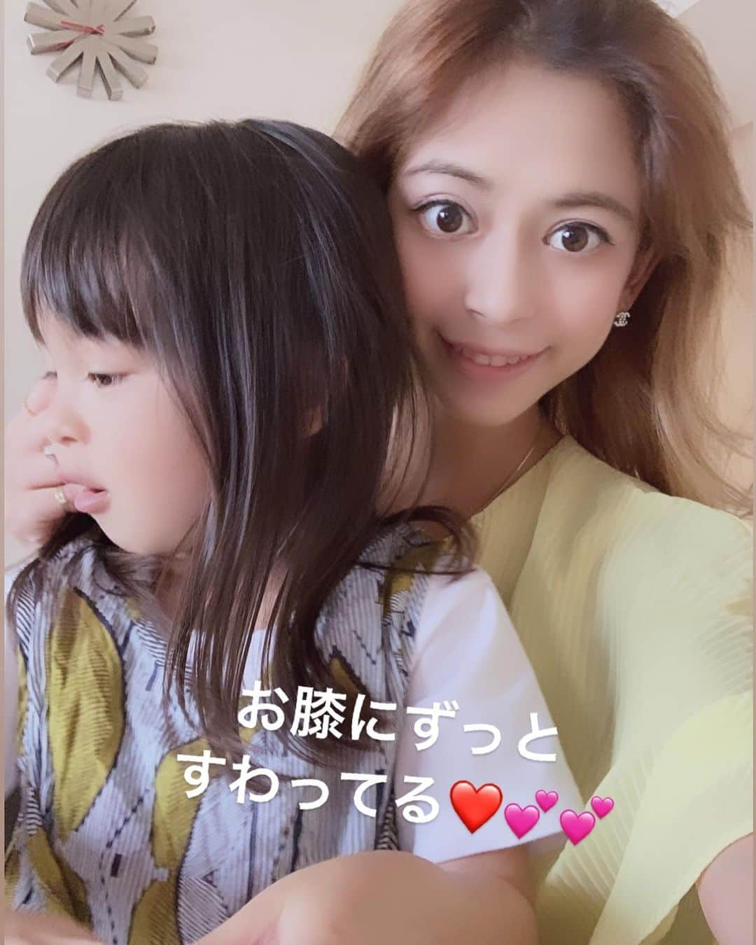 間宮梨花さんのインスタグラム写真 - (間宮梨花Instagram)「この日ゎおねーちゃんちにあそびいったよ❤️姪っ子甥っ子相変わらずかわいくて叔母さんめろめろですん😍☝️☝️夜ゎ旦那くんと大好きな西新宿にある丹波亭！！ここ安くておいしくて一回行ったら絶対ハマるし定期的にたべたくなるの！！まぢオススメ🤭🤲💕💕スクランブルエッグサラダゎここの真似しましたぁ😌ちなみにコブサラダドレッシングつかってるんだよ㊙️🤫生のほうれん草にカリカリにやいたベーコンもはいってる❤️❤️我が家で出す時ゎ、コブサラダドレッシングだったりシーザーだったりマスタードだったり色々〜🤤❤️ #姪っ子 #甥っ子 #自慢 #叔母さん #丹波亭 #西新宿 #ねぎ焼き」8月13日 9時42分 - rika_aizawa0329