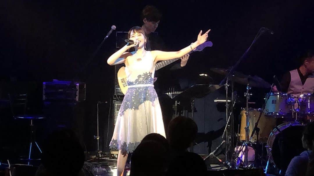 平野綾さんのインスタグラム写真 - (平野綾Instagram)「AYA HIRANO﻿ 1st Musical Concert 2019﻿ 〜Starry✴︎Night〜﻿ ﻿ billboard Osaka﻿ ﻿ ﻿ 横浜公演が終わりその日のうちに大阪へ。﻿ 2日間歌いっぱなし4公演(アニメLIVEもあったので)に少しドキドキしていましたが、﻿ はじめからもっと自分を信じるべきでした。﻿ ﻿ 声、とんでもなく出ました。﻿ ﻿ 昔から気力が体力を上回るので後でガタが来ることが以前はよくあったのですが、﻿ 舞台をやるようになってから、そこのバランスはきちんと取れるようになり、﻿ 無理のないパフォーマンスができるようになりました。﻿ NYで学んでいることも大きい。﻿ ﻿ ﻿ とにかく絶好調の1公演目に、﻿ 大阪の暖かいお客さまが応えてくださった、﻿ 本当に楽しいLIVE空間になりました✨﻿ ﻿ ありがとうございました⭐️﻿ ﻿ ﻿ 1公演目はちょっと攻めの肩出しドレス❤️﻿ ﻿ ﻿ #ayahirano1stmusicalconcert2019starrynight #starrynight﻿ #ayahirano #平野綾」8月13日 15時14分 - a_ya.hirano