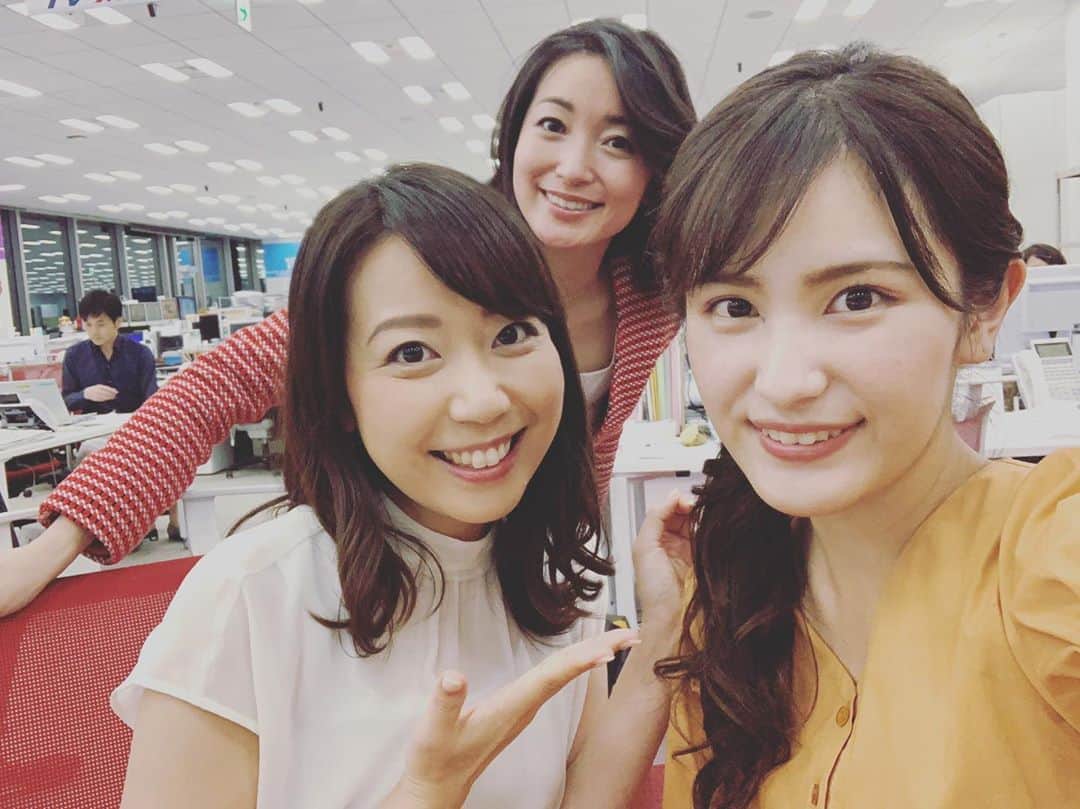 須黒清華のインスタグラム：「昨日は新人池谷実悠アナウンサーがトレたまデビューしました👏🏻✨ 堂々としていたし、うどんの布団（笑）もとっても面白かった😆✨ . これからの活躍も楽しみだー‼︎ #wbs #ワールドビジネスサテライト #トレたま #トレンドたまご #うどんの布団  #大江麻理子 さん #池谷アナ #テレビ東京 #新人アナウンサー」