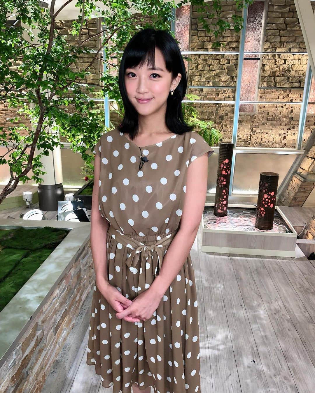 竹内由恵さんのインスタグラム写真 - (竹内由恵Instagram)「先週に比べたら曇っていて涼しい気がします。今日は甲子園取材に行ってきます！夏はあっという間に終わってしまうから、大切に過ごさなきゃな。  1枚目 ワンピース EPOCA THE SHOP(エポカ ザ ショップ) 2枚目 ワンピース  CLEAR IMPRESSION (クリア インプレッション) 3枚目 ワンピース  7-IDconcept. (セブンアイディ コンセプト) 4枚目 トップス Luftrobe(ルフトローブ) スカートef-de(エフデ) 5枚目 スカートCoSTUME NATIONAL 6枚目 ワンピース HASOLAS https://www.instagram.com/sylph_official 7枚目 ワンピース EPOCA THE SHOP(エポカ ザ ショップ)  #epocatheshop #clearimpression #7idコンセプト #luftrobe #efde #costumenational #hasolas #アナウンサー衣装」8月13日 9時47分 - yoshie0takeuchi