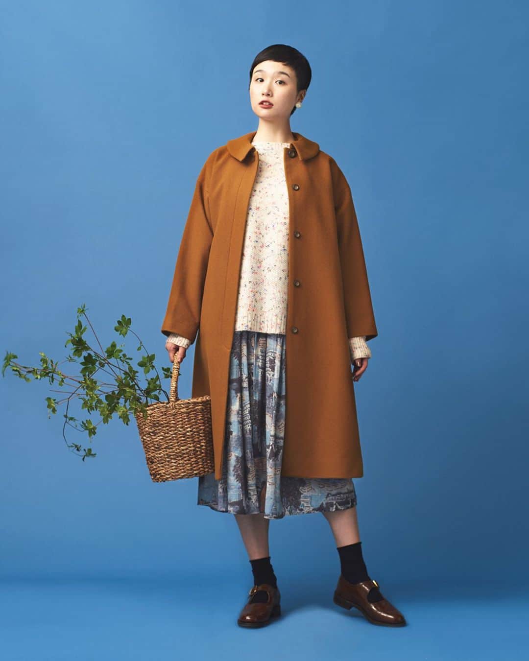 chambre de charmeさんのインスタグラム写真 - (chambre de charmeInstagram)「. 【 chambre de charme 2019 autumn collection 】 ㅤ  coat ¥24,800+tax / chambre de charme knit pullover ¥8,900+tax / chambre de charme skirt ¥17,800+tax / eipe ㅤ  Photo: Ryoko Ono(@musshkamayaturyoko) Hair&Make: Aya Murakami(@ayamurakami__) Styling: Kaho Yamaguchi(@kaho__yamaguchi) Model: Tara(@tarafuku333 ) . #2019autumncollection  #chambredecharme #mallechambredecharme  #matquotidien#eipe#malle#mat」8月13日 10時04分 - malle_cdc_official