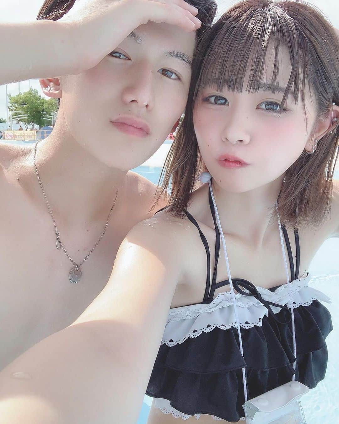 はやめいさんのインスタグラム写真 - (はやめいInstagram)「まひろとプール 🏊💕 ･ 流れるプールたくさん歩いた たのしかった( ˶ˆ꒳ˆ˵ ) ･ 波のプールは溺れかけた！ 必死にもがいてるの めっちゃ笑われた！！！🤨 ･ 誕生日にプレゼントした ネックレスいつも付けてくれてて　 うれしいし似合ってる(´･-･` ) ･  #はやめい#ファッション#夏 #水着#swimming#カップル#cp #couple#デート#swim #swimwear  #Instadaily#OOTD#photooftheday #selfie#me#love#swag#igers#couple #followme#좋아요#좋아요꾹#팔로미 #팔로미#패션#셀카#셀카스타그램」8月13日 10時05分 - haya.mei