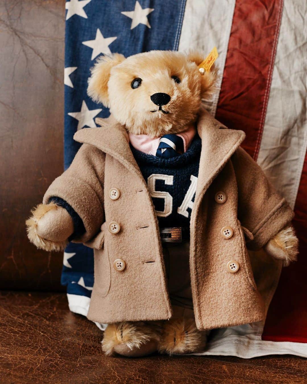 Polo Ralph Laurenさんのインスタグラム写真 - (Polo Ralph LaurenInstagram)「When we launched #ThePoloApp last fall, we gave our community the chance to vote on which #PoloBear would be the next to be knit into history on an iconic Polo Bear sweater. Competition was fierce, but Collegiate Bear—with his pink oxford, USA crewneck, and signature Polo coat—emerged victorious. Today, we’re pleased to announce that the Collegiate Bear sweater is here, available in limited quantities—exclusively on the app.  Download The Polo App in the U.S. via bio link, the Apple Store, or Google Play.  #PoloRalphLauren」8月13日 10時08分 - poloralphlauren
