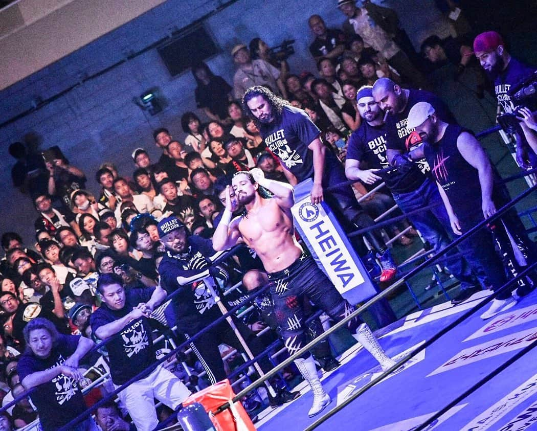 ファレ・シミタイトコさんのインスタグラム写真 - (ファレ・シミタイトコInstagram)「My boys thank you for this tour  #BulletClub」8月13日 10時12分 - toksfale