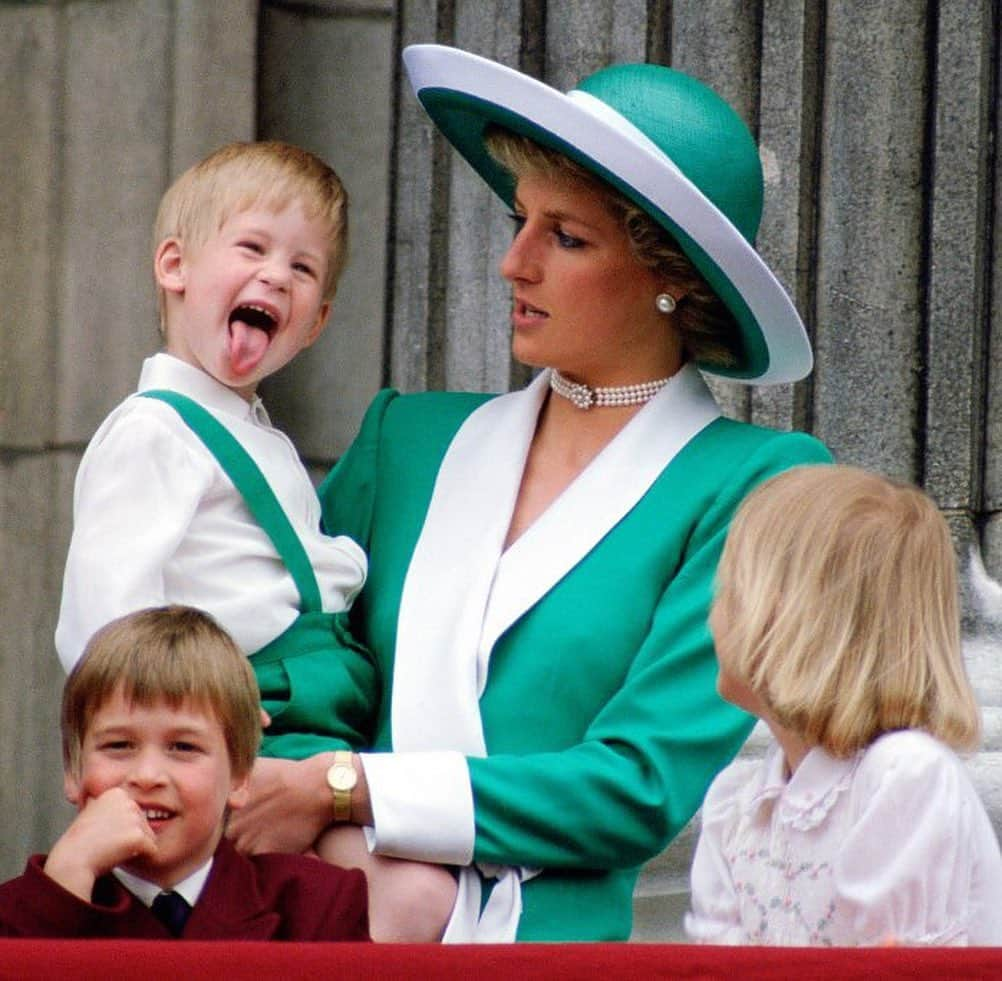 People Magazineさんのインスタグラム写真 - (People MagazineInstagram)「Princess Charlotte isn’t the first royal to show off her tongue. 😂 Swipe to see some of the other cheeky moments from Prince Harry, Prince William — and even the Queen herself! | 📷: Tim Graham/Getty, Max Mumby/Indigo/Getty, TRINITY MIRROR/MIRRORPIX/ALAMY STOCK, DAVID HARTLEY/REX/SHUTTERSTOCK, MAX MUMBY/INDIGO/GETTY」8月13日 10時16分 - people