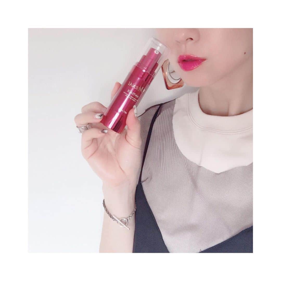 のインスタグラム：「. 今使っている美容液がきれるので、 何かいいのあるかなと探したら 『アンティアージュ』ミッケー 全ての肌老化をブロックだそうやし 33％増量キャンペーンでゲットしてラッキー❤︎ @vernal_official #ヴァーナル #アンティアージュ#PR#エイジングケア#美容液」