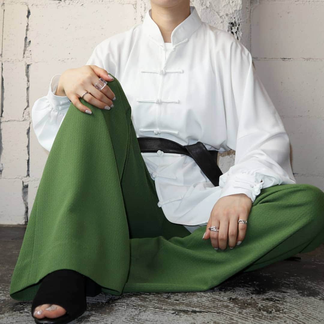 吉祥寺 古着屋 Orfeoのインスタグラム：「White China Shirt Style  #orfeo #kichijoji #tokyo #vintage #used #fashion #coordinate #outfit #オルフェオ #吉祥寺 #東京 #古着 #古着屋 #ヴィンテージ #ユーズド #ファッション #コーディネート  掲載商品のお問い合わせはメールにて承っております。コメント、DMでのお問い合わせは受け付けておりませんのでご了承ください。」