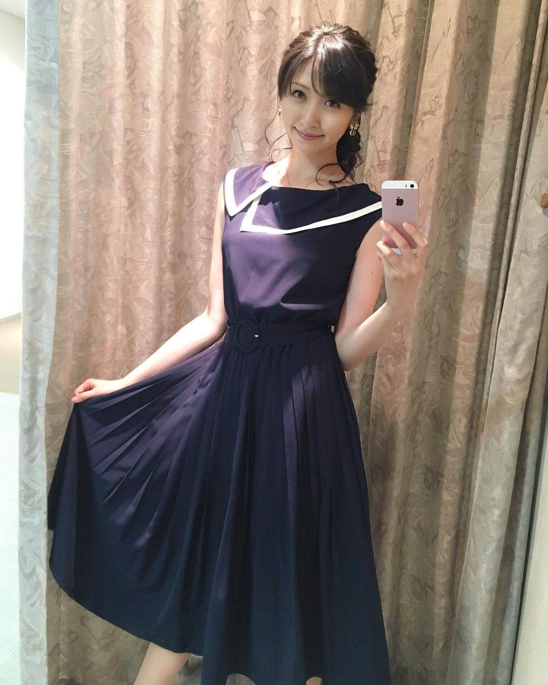 横山ルリカさんのインスタグラム写真 - (横山ルリカInstagram)「#めざましテレビ の👗  #Noela #セーラーカラープリーツワンピース  #実はウエストゴムで楽〜〜 😚  #今日は一日ロケ頑張ります」8月13日 10時44分 - rurika_yokoyama_official