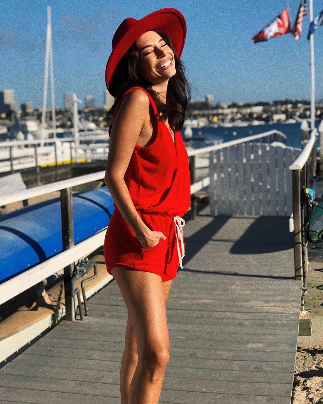 クロエ・ブリッジスのインスタグラム：「This is a Newport Beach tourism account now」