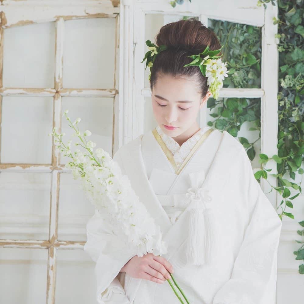 CLAIREのインスタグラム：「白無垢をナチュラルアンティークな空間に合わせてスタイリング✨ ・ @clairebridalstudio」