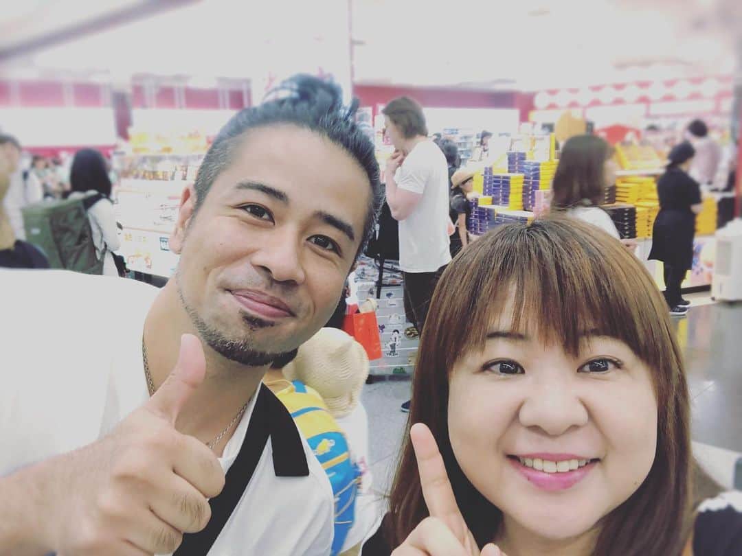 藤原佑介のインスタグラム：「昨日になりますが、CASIOPEA 3rd等でご活躍されているオルガ二スト大高さんに大阪駅でばったりお会いしました！ 若い時に大変お世話になった大高さん、このご縁に感謝です！」
