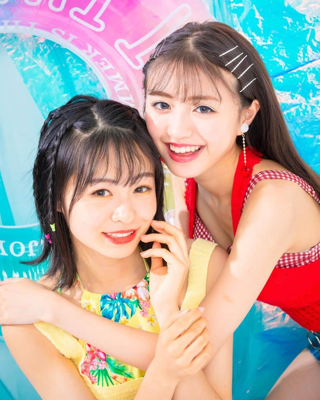 Popteenさんのインスタグラム写真 - (PopteenInstagram)「りこのんコンビ真夏のリゾートメイク🏝🌈✨のんのんは白ライン&リコリコはイエローシャドーで目元にインパクトを出して、つけまでさらに写メ映え狙い💗POPモデルのシーン別夏メイクは、発売中の9月号をチェックしてね🙆‍♀️ #popteen#dup#つけま#メイク#夏メイク#リゾートメイク#プール#海#カラーメイク#リコリコ#のんのん#夏休み#つけまメイク#jk#莉子#香音」8月13日 11時30分 - popteen_official