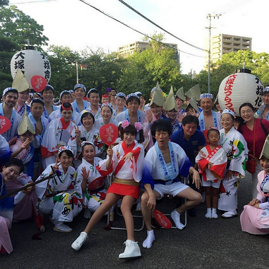 さゆりさんのインスタグラム写真 - (さゆりInstagram)「徳島✨阿波おどりに参加させて頂きました〰️🎶🤣🎶大塚さんに呼んで頂いて💖大塚ハツラツ連に〰️🎶🤣🎶ヤットサ〰️🎶 #さすが  #阿波おどり ✨🤣🌠 #4日間で県民より大勢の皆様がこられる #凄い活気 〰️🎶🤣🎶 #やっぱり❗踊りゃなそんそん🤣 #元気ハツラツ 🙌🙌🙌 #楽しかった〰️🎶🤣🎶 #大塚ハツラツ連 の皆様❤️ありがとです‼️ #かつみさゆり  #さゆり #吉本坂46 #大塚」8月13日 11時31分 - katsumisayuri_sayuri