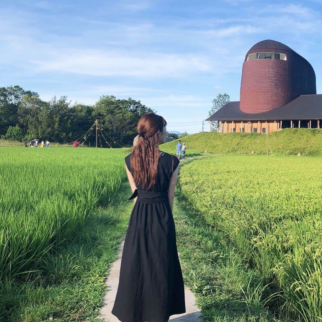 田名部生来さんのインスタグラム写真 - (田名部生来Instagram)「* 何だかんだ地元に帰るのが 疎遠になってたので。 少しの時間でも会えてよかった... 人生で今1番感情の起伏感じてる。笑 気が緩むと目から水出る。 ・ ラコリーナが🏥近くにあって これしばらくいたらふとるなぁ。 地元 銘菓たねやさんの テーマパークみたいなとこです。 マカロン美味しすぎ。 今まで食べたマカロンの 中で1番美味しい。」8月13日 11時44分 - mnkspnpn