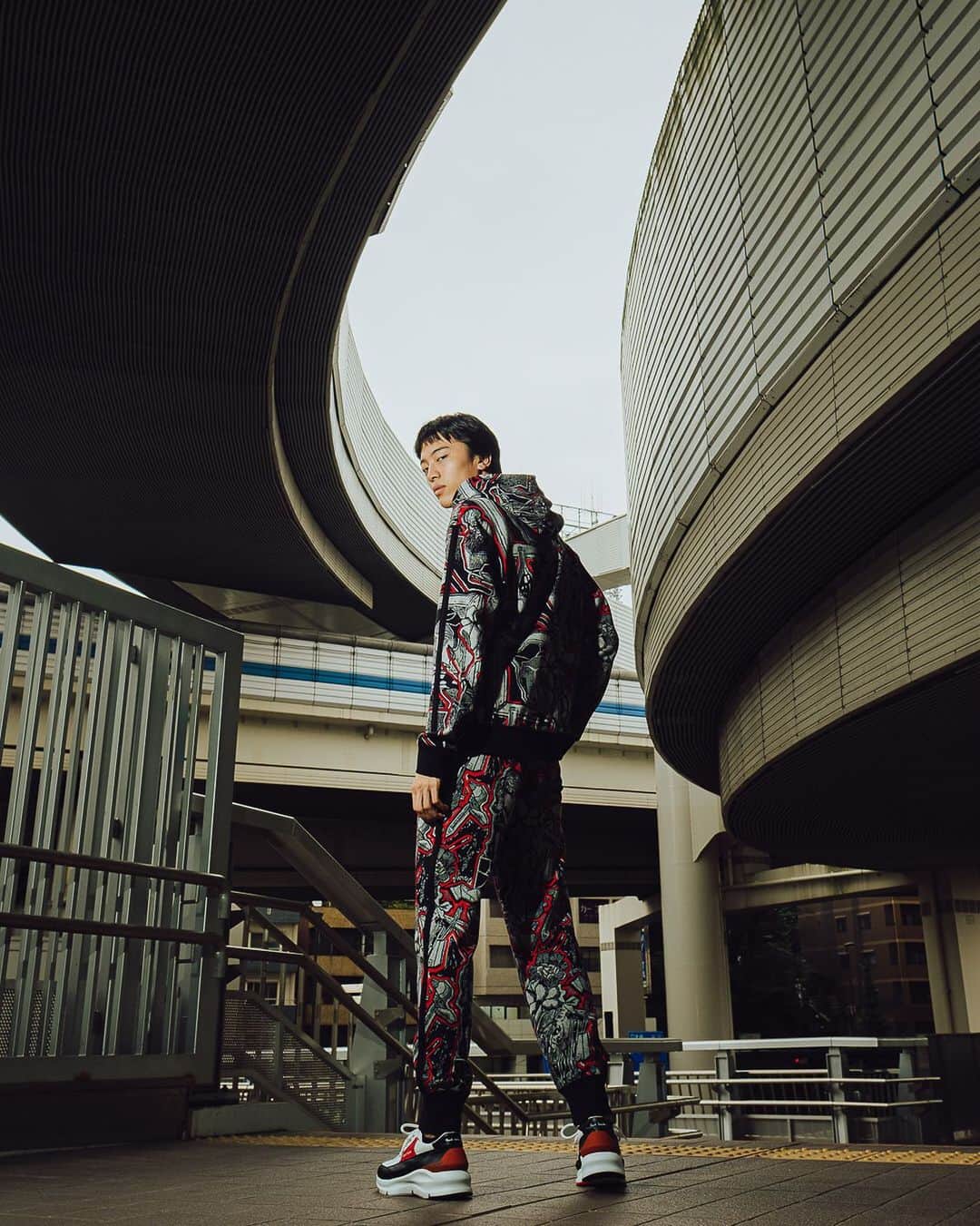 Paul Smith Japanさんのインスタグラム写真 - (Paul Smith JapanInstagram)「STAND OUT . Photography : @harry.yamanashi Model : @akito_mztn . . . #PaulSmith #ArtistStudio #prints #tokyo #modern #ポールスミス #東京」8月13日 11時41分 - paulsmithjapan