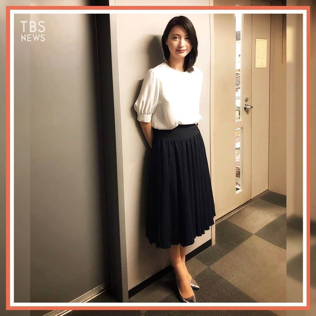 TBS NEWSさんのインスタグラム写真 - (TBS NEWSInstagram)「【news23】 ナイショの話🤗  皆さん気がつきましたか？ 山本アナより、小川キャスターの方が身長が4cmほど高いんです。  座っているとあまり分かりませんよね！？ ここだけのナイショ話でした👭  お盆休みの方も、お仕事の方もいらっしゃると思いますが体調には気をつけてお過ごし下さい！。 . 今夜もよる11:00からの放送です！ 是非ご覧ください！ . 👗小川キャスター…NATURAL BEAUTY . #小川彩佳 #山本恵里伽 #news23 #TBS #tbsnews #news #ニュース #テレビ #お盆 #お盆休み #アナウンサー #衣装 #今日のコーデ #ヘアスタイル #fashion #ootd #outfitoftheday」8月13日 12時00分 - tbsnews_insta