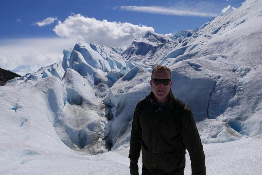 ナディア・ダジャニさんのインスタグラム写真 - (ナディア・ダジャニInstagram)「LOOK AT MY HANDSOME HUSBAND ON A GLACIER IN ARGENTINA! #2015 #icanteven #firefighterswife #patagonia」8月13日 12時05分 - caughtoffbase