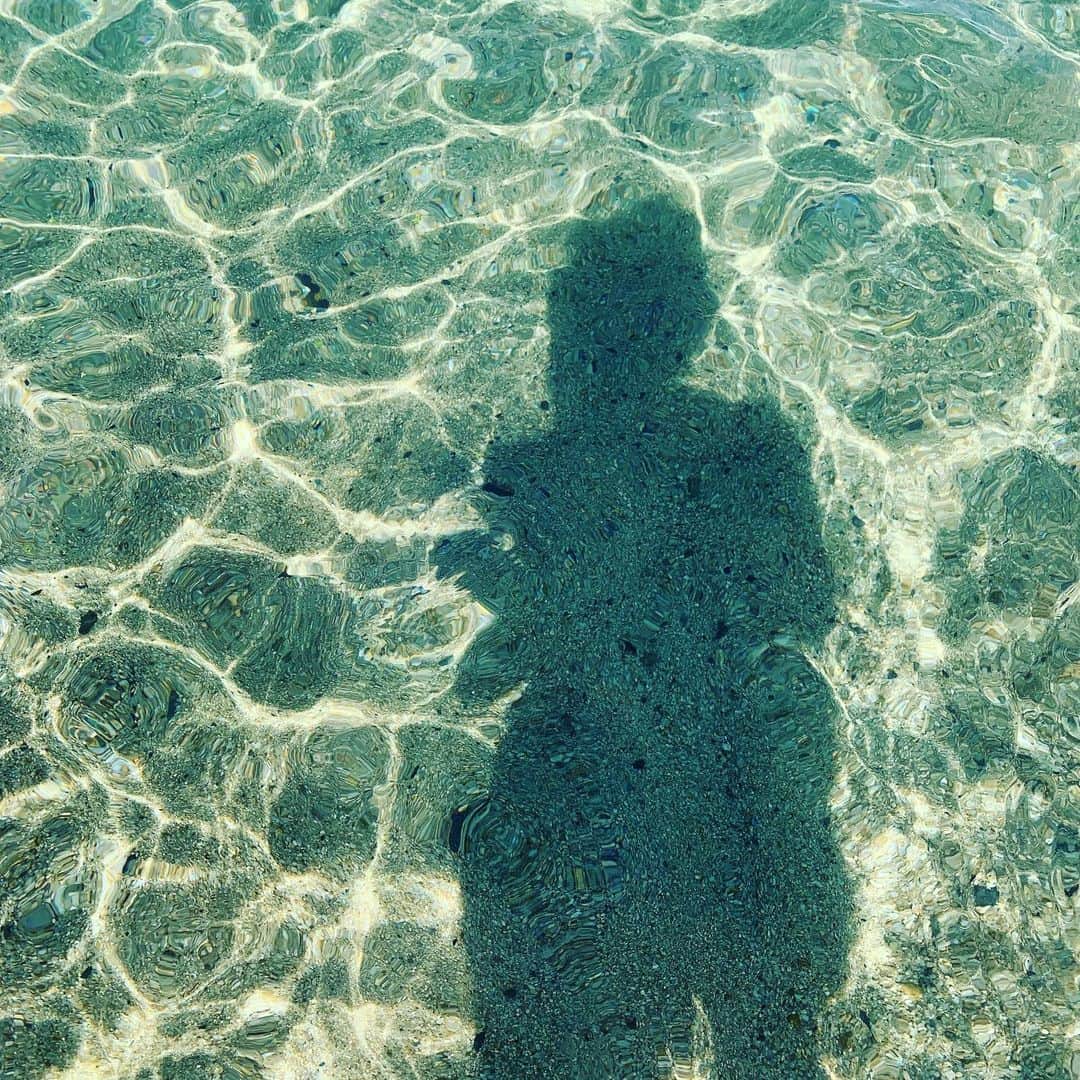 都竹悦子さんのインスタグラム写真 - (都竹悦子Instagram)「水晶浜へ海水浴！  海キレイ！！ #3時半起き #福井県 #水晶浜」8月13日 12時16分 - etsukotsuzuku