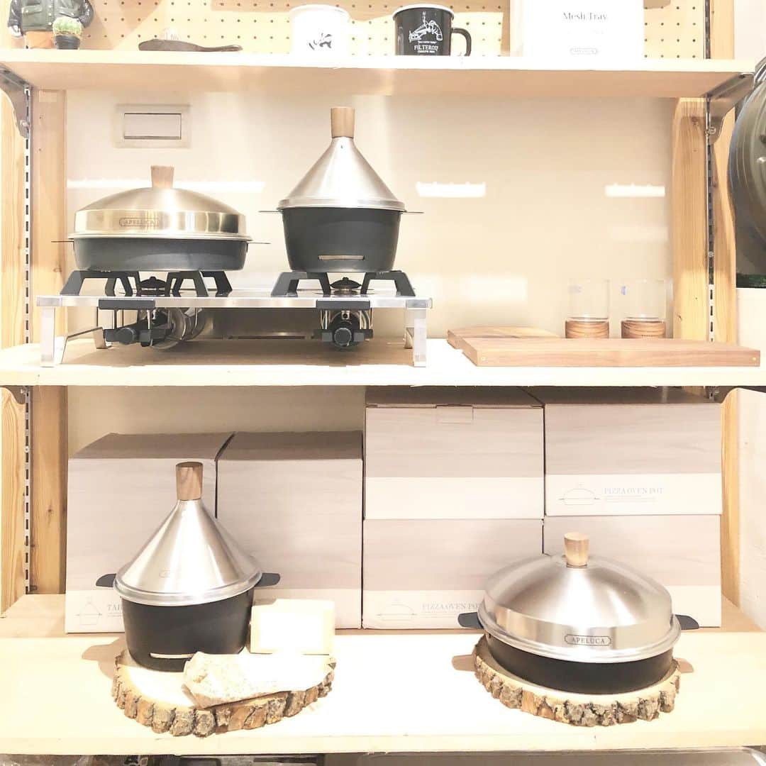 UchiCookさんのインスタグラム写真 - (UchiCookInstagram)「Our Tabletop Smoker and Pizza Oven Pot are nicely on display at @handslide in Taipei, Taiwan🇹🇼! ⠀ ⠀ If you like outdoor activities such as camping and hiking, you will love this store with bunch of unique and high-quality outdoor products😆👍⠀ ⠀ ➡️Shop the smoker and pizza oven at www.uchicook.com ⠀ • ⠀ • ⠀ • ⠀ #uchicook #apeluca #taiwan #taipei #madeinjapan #tabletopsmoker #pizzaovenpot #outdoorproducts #design #productdesign #japanesecooking #kitchenware #healthylifestyle #healthylife #cooking #lifestyle #outdoortools #kitchendesign #healthyeating #outdoorshop #handslide #smoker #pizzaoven #lifestyleshop #outdoorcooking ⠀」8月13日 12時16分 - uchicook