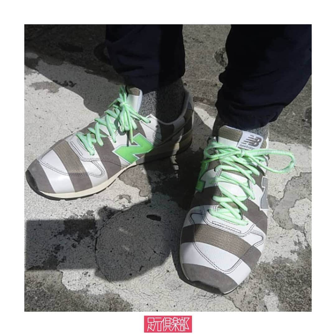 足元倶楽部 公式アカウントさんのインスタグラム写真 - (足元倶楽部 公式アカウントInstagram)「「NEW BALANCE」の新定番モデル[CM996]の誕生を祝し「mita sneakers」が”東京のスクランブル交差点”から着想を得てデザイン。アスファルトを彷彿させるグレーアッパーに特殊加工された白線のボーダーが斬新な逸足。 . (@rihiti0 )さんの足元倶楽部 . ブランド : New Balance × mita sneakers モデル名: CM996“TOKYO CROSSING” . ▼今すぐフォローして最新情報をチェックしよう！ 【NEW BALANCE 公式アカウント】 ⇒#@new_balance_japan . 【mita sneakers 公式アカウント】 ⇒#@mitasneakers . #newbalance #996 #cm996 #mitasneakers #ニューバランス #ミタスニーカーズ #足元倶楽部 #足元クラブ #足元くら部 #足元#あしもと倶楽部 #スニーカー #スニーカーコーデ #スニーカー同好会 #キックス #靴 #コーディネート #スナップ #ファッションスナップ #ストリートスナップ #お気に入りの一足 #今日の逸足 #逸足 #운동화#kicks#newkicks」8月13日 12時17分 - ashimoto.club
