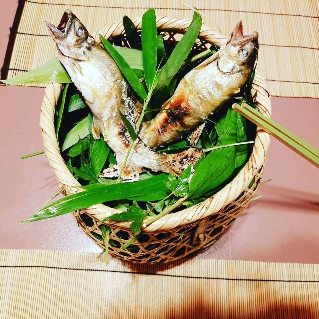 望月未来さんのインスタグラム写真 - (望月未来Instagram)「美味しすぎたお料理たち🌟 美味しすぎて満足したら 食べ終わって3分後には寝てて 起きたら朝だったw 温泉…さらば温泉( -д-) #あゆ #お盆 #雲丹 #温泉#19時就寝 #寝るって幸せ#日本一に選ばれた旅館」8月13日 12時24分 - mochizukimirai