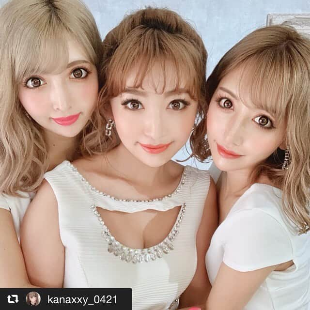 DazzyStoreさんのインスタグラム写真 - (DazzyStoreInstagram)「撮影ありがとうございました☺️💖 . . @kanaxxy_0421  @dazzy_official ドレス撮影で 可愛い双子ちゃんと👯‍♀️✨✨✨ ・ @yoshikawachie16  @yoshikawachika1116 に また挟んでくれとオファーしたら 挟んで抱きしめてくれた！笑 優しい〜うれぴっ💗 ・ ちなみに3枚目のポージングは あかん言われた。えぇ〜〜〜？ ・ ・ #dazzy#dress#shooting#撮影#双子#ちえちか#ありがとう#💗」8月13日 12時27分 - dazzy_official