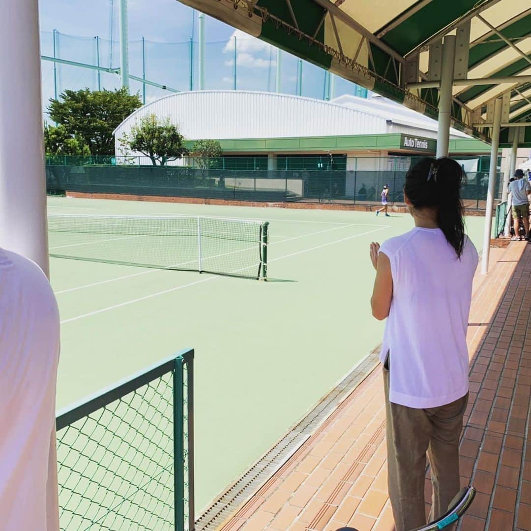 伊達公子さんのインスタグラム写真 - (伊達公子Instagram)「全日本ジュニアを大阪で11,12日と2日間観戦。 YONEX PROJECTでのジュニアが3人出場していて勝ち残っています。 #伊達公子  #Kimiko date #テニス  #テニスプレイヤー  #テニスプレーヤー  #tennis  #tennisplayer  #instatennis  #instasports  #全日本ジュニアテニス  #伊達公子×yonexproject #yonex  #yonexjapan  #yonextennis  #試合観戦」8月13日 12時39分 - kimiko.date