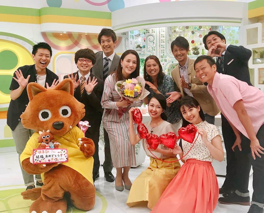 上坂嵩さんのインスタグラム写真 - (上坂嵩Instagram)「#遼河はるひ さんに、#ドデスカ の中で結婚を生報告していただきました！！﻿ ﻿ 生放送記者会見は、おそらく番組史上初！？笑﻿ ﻿ 交際中のエピソードやお互いの呼び方など明かしてくれたはるひさん㊗️幸せ溢れる時間でした☺️✨﻿ ﻿ そして、はるひさんに◯◯婚で表すならと伺うと、 #しゃちほ婚 と命名！🏯✨﻿ お互いに愛知県出身ということも繋いだご縁。﻿ さすがです🤣笑﻿ ﻿ はるひさん、彩貴さん、末永くお幸せに！！👏✨﻿ ﻿ ﻿ #鈴木彩貴 選手 #Vファーレン長崎﻿ #本村健太郎 さん #平野早矢香 さん #坂野敬人 さん #山田修作 さん﻿ #竹田基起 #堂野浩久 #徳重杏奈 #望木聡子 #上坂嵩」8月13日 12時42分 - takashi_uesaka_nbn