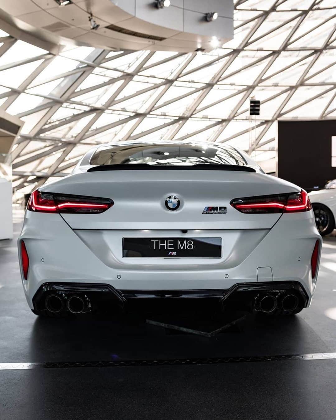 CARLiFESTYLEさんのインスタグラム写真 - (CARLiFESTYLEInstagram)「The BMW M8 Competition in white! 👍🏼or👎🏼? Photo by @bmwm @bmwwelt #carlifestyle #BMW #M8」8月13日 13時12分 - carlifestyle