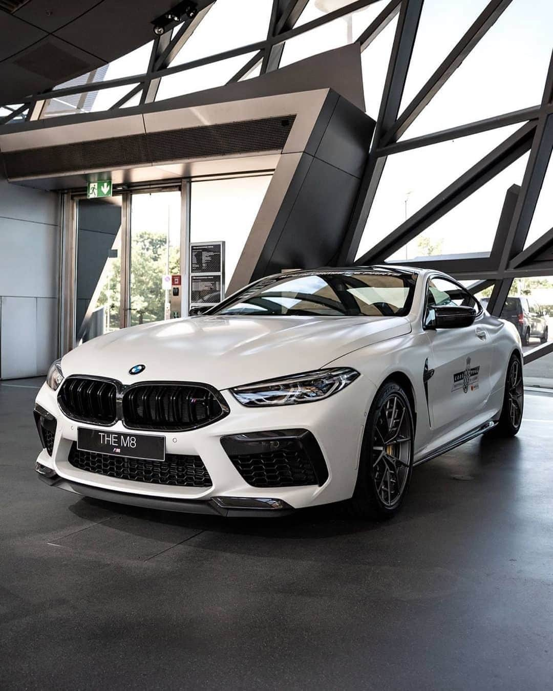 CARLiFESTYLEさんのインスタグラム写真 - (CARLiFESTYLEInstagram)「The BMW M8 Competition in white! 👍🏼or👎🏼? Photo by @bmwm @bmwwelt #carlifestyle #BMW #M8」8月13日 13時12分 - carlifestyle