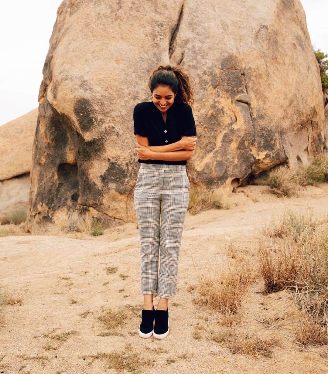 シービーズのインスタグラム：「Middie Monday.  One of our most popular styles, the Huntington Middie, is back in a bunch of new colors for men and women. Pine, sable, deep navy and haze, just to name a few... #showupinseavees」