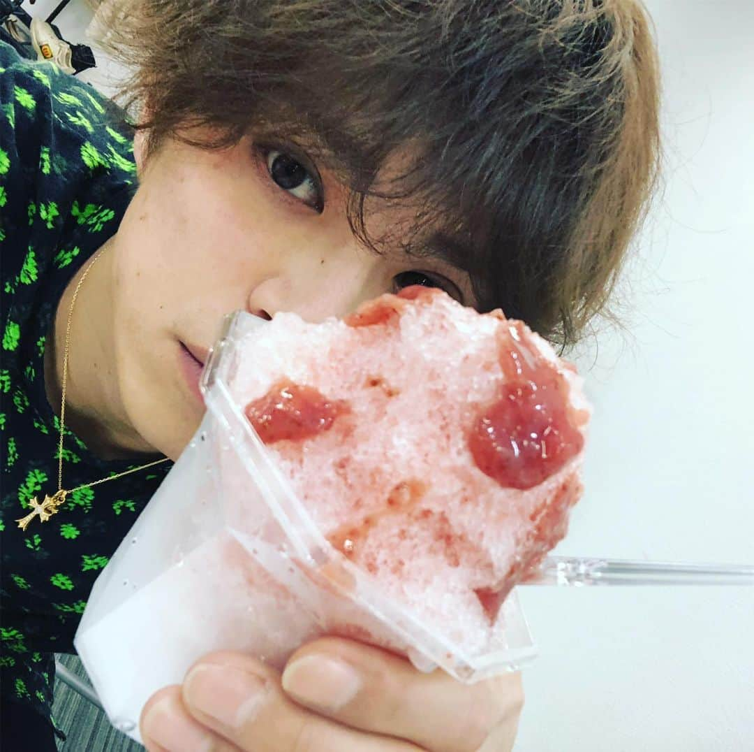 山本裕典さんのインスタグラム写真 - (山本裕典Instagram)「#暑すぎて #劇場前にある #かき氷 #買って #劇場入り」8月13日 13時20分 - yusuke_yamamoto0119