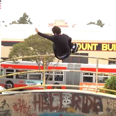 スラッシャーのインスタグラム：「👉🏽 @pedrobarrossk8 in @vansskate’s ‘Take it Back’ video. Now playing on the Thrasher app 📲」