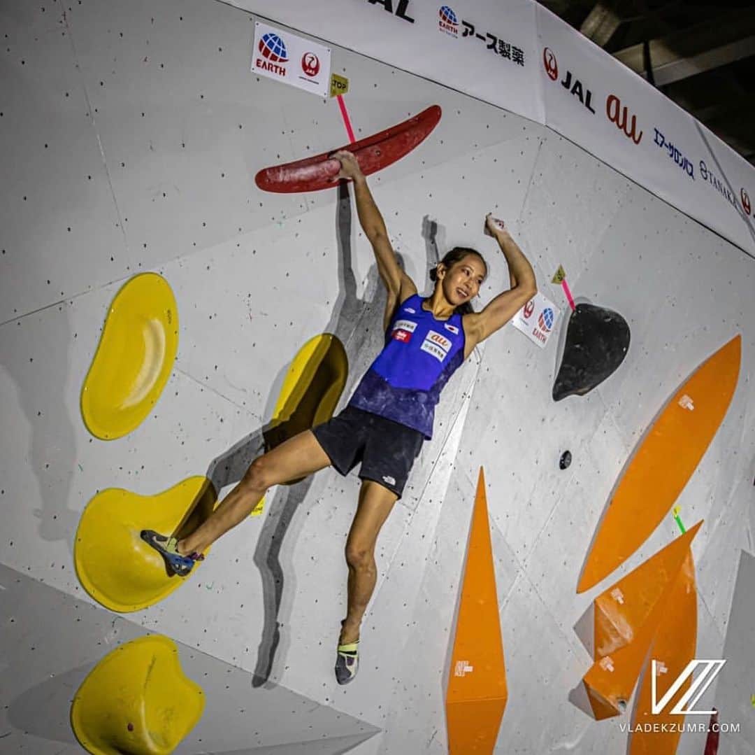 野口啓代のインスタグラム：「YEEEEES‼️‼️‼️ I made it into the FINAL with 2nd place🥳🎉🎉 I’m super exited because the semi-final was so hard battle for physical and mental💪🏻😠* * Can’t wait to climb FANAL in front of my home crowd🇯🇵❤️* * ボルダーの準決勝終了‼️ 2位で決勝進出😍🎉🎉準決勝はハードな内容だったけど、自分のペースと持ち味が発揮出来て良かった💪🏻😠* * 決勝が楽しみ過ぎる〜‼️ 応援よろしくお願いします🇯🇵✨ * * photo by @vladek_zumr  @au_official #大和証券 @thenorthfacejp @orientalbaio #三井不動産 @cowsoapcp #zeta  @c3fit @lasportivajp @petzl_official  @newhale_japan」
