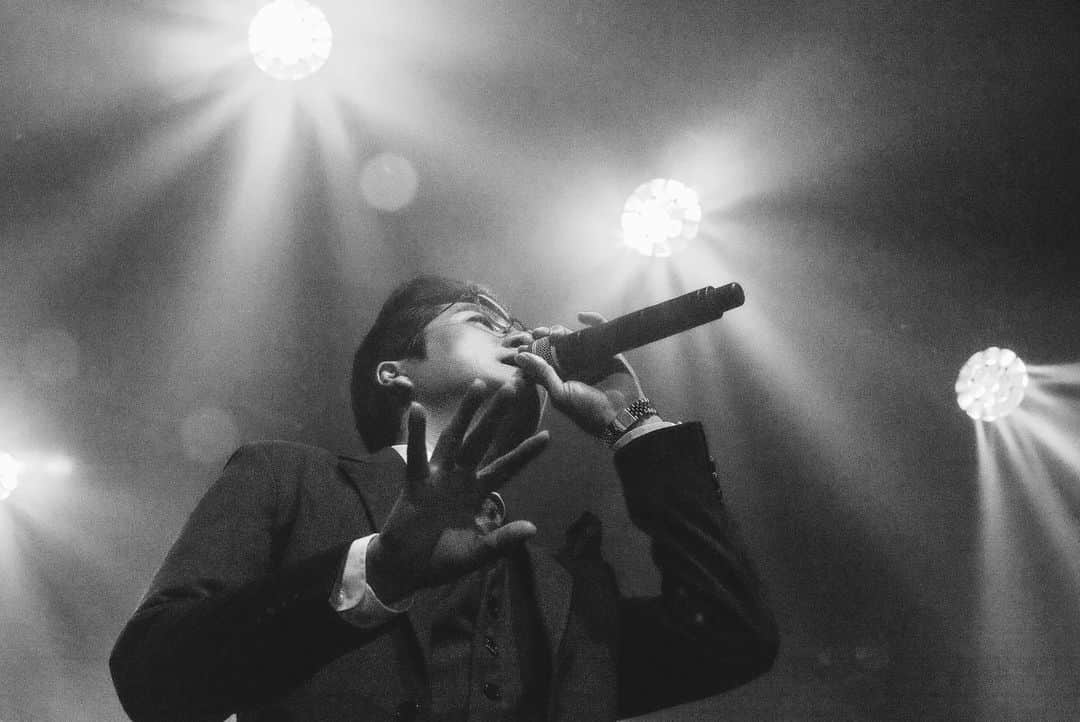 TABLO さんのインスタグラム写真 - (TABLO Instagram)「EPIK HIGH CONCERT 현재상영중 2019 WEEK 2 - More pics @ facebook.com/epikhigh 📸 by @kimokim - #후유증 #homesick #타블로 #미쓰라진 #투컷 #에픽하이 #EPIKHIGH #에픽하이콘서트 #현재상영중2019」8月14日 0時17分 - blobyblo