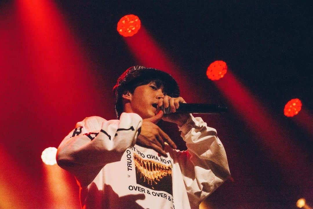 TABLO さんのインスタグラム写真 - (TABLO Instagram)「EPIK HIGH CONCERT 현재상영중 2019 WEEK 2 - More pics @ facebook.com/epikhigh 📸 by @kimokim - #후유증 #homesick #타블로 #미쓰라진 #투컷 #에픽하이 #EPIKHIGH #에픽하이콘서트 #현재상영중2019」8月14日 0時17分 - blobyblo