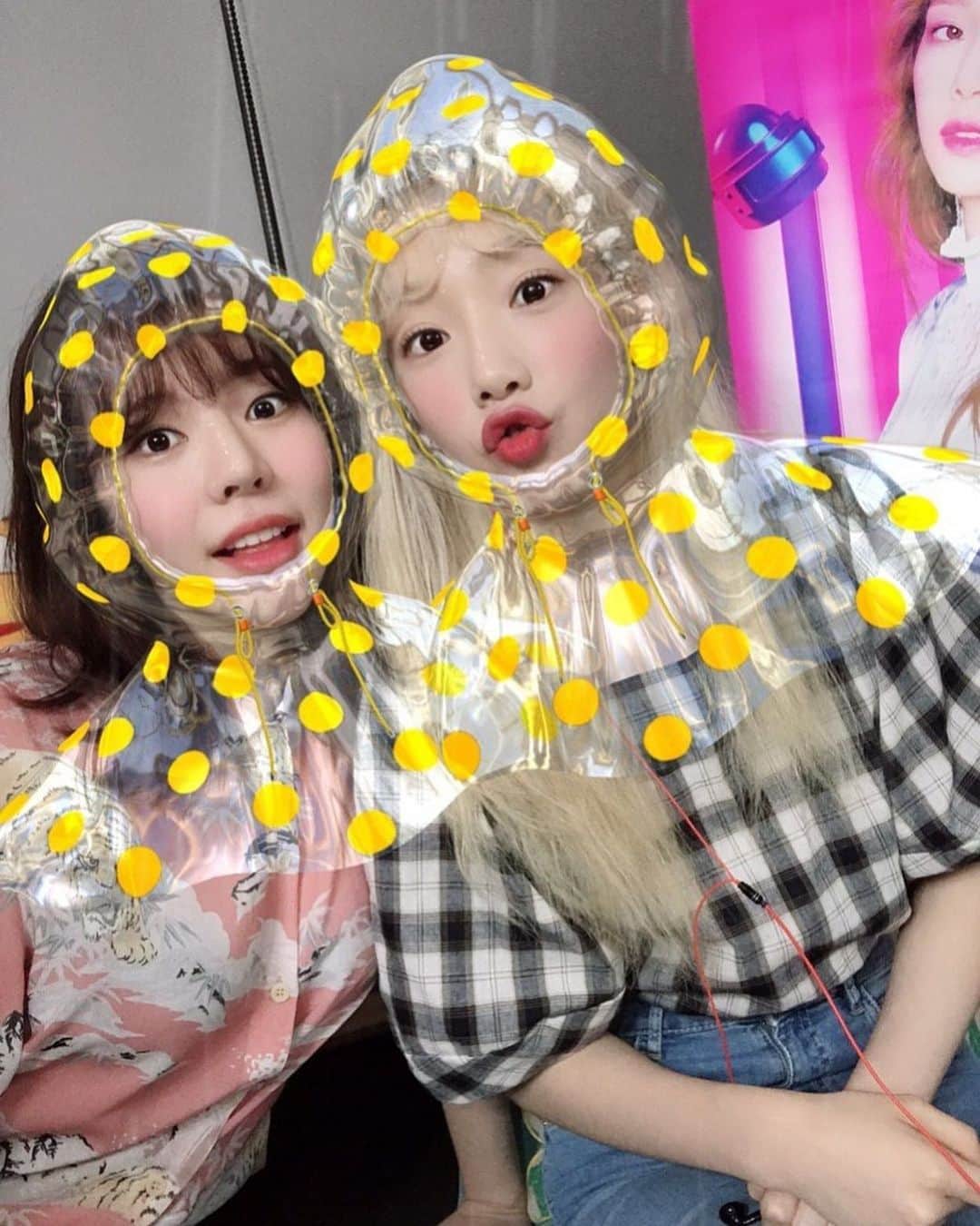 サニー のインスタグラム：「#슈퍼아이돌리그시즌4 #태연 #써니 #단듀 가 함께 합니다리~ 벌써 5회 방송 끝!!!!! 다음 방송은 22일 한국시간 저녁 8시 중국시간으로 저녁 7시!!!! 후야 티비에서 만나요~~」