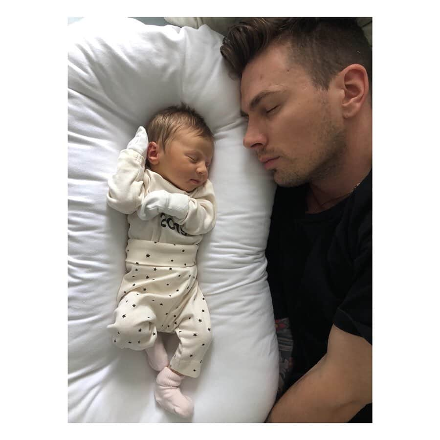 モニカ・ヤガチャクさんのインスタグラム写真 - (モニカ・ヤガチャクInstagram)「At 4:44am on August 10th we got to finally meet our precious girl - Mila Jankic ♥️ —— Please excuse our little break from posting on social media as we are getting to know each other and continue to fall in love with her 👼🏼」8月14日 0時21分 - jacmonika