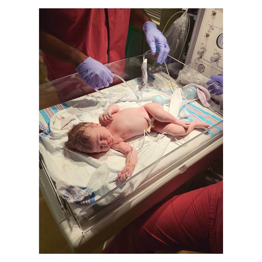 モニカ・ヤガチャクのインスタグラム：「At 4:44am on August 10th we got to finally meet our precious girl - Mila Jankic ♥️ —— Please excuse our little break from posting on social media as we are getting to know each other and continue to fall in love with her 👼🏼」