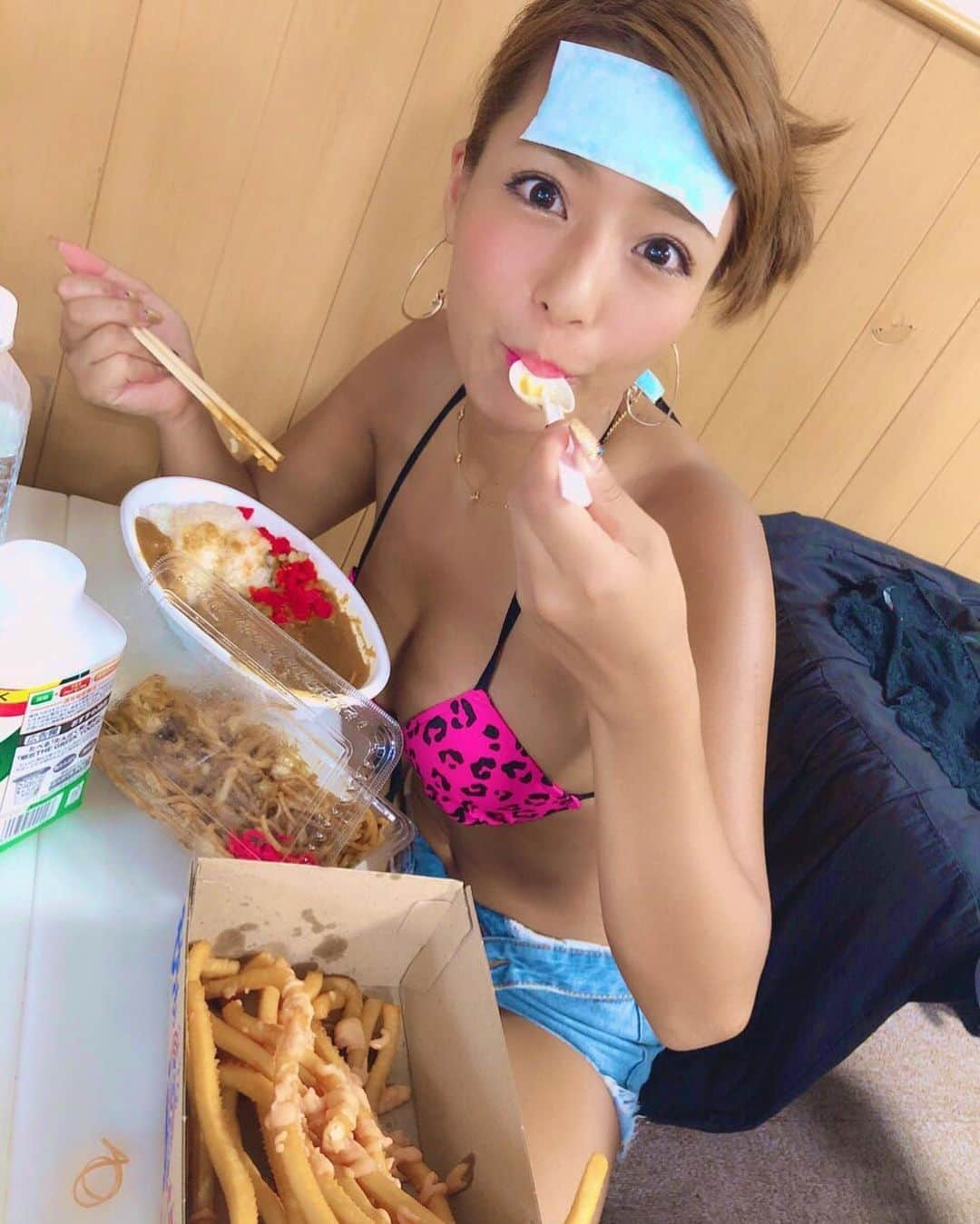 橋本梨菜さんのインスタグラム写真 - (橋本梨菜Instagram)「昨日の梨菜😏❤️ めっちゃ暑いのに 食欲だけは ちゃんとありました。笑  ビラ配りのときに 間違えてポテトやさんのおにいさんにビラ渡しちゃって、そしたら ポテトプレゼンしてくれた🍟💜キコーナのCMの子やなー！て言ってくれた🙆‍♀️おいしかった！ありがとうございます😊」8月14日 0時22分 - hashimoto_rina_