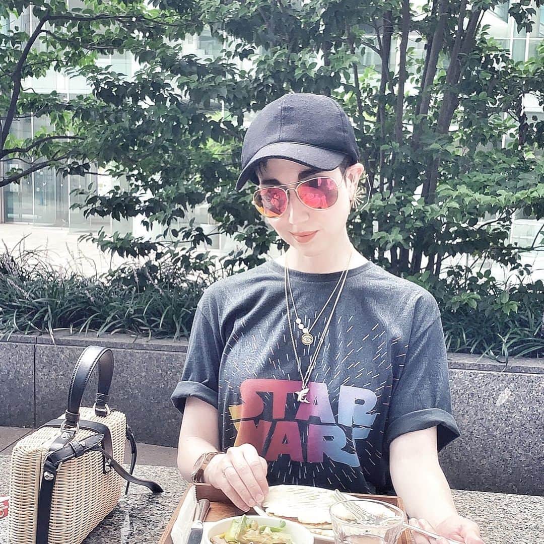 ミーシャ・ジャネットのインスタグラム：「Takes some interstellar power to survive this heat, 94% humidity y’all! #survivor #etroxstarwars #giftedbyetro #summerinjapan #shinjukuparktower」