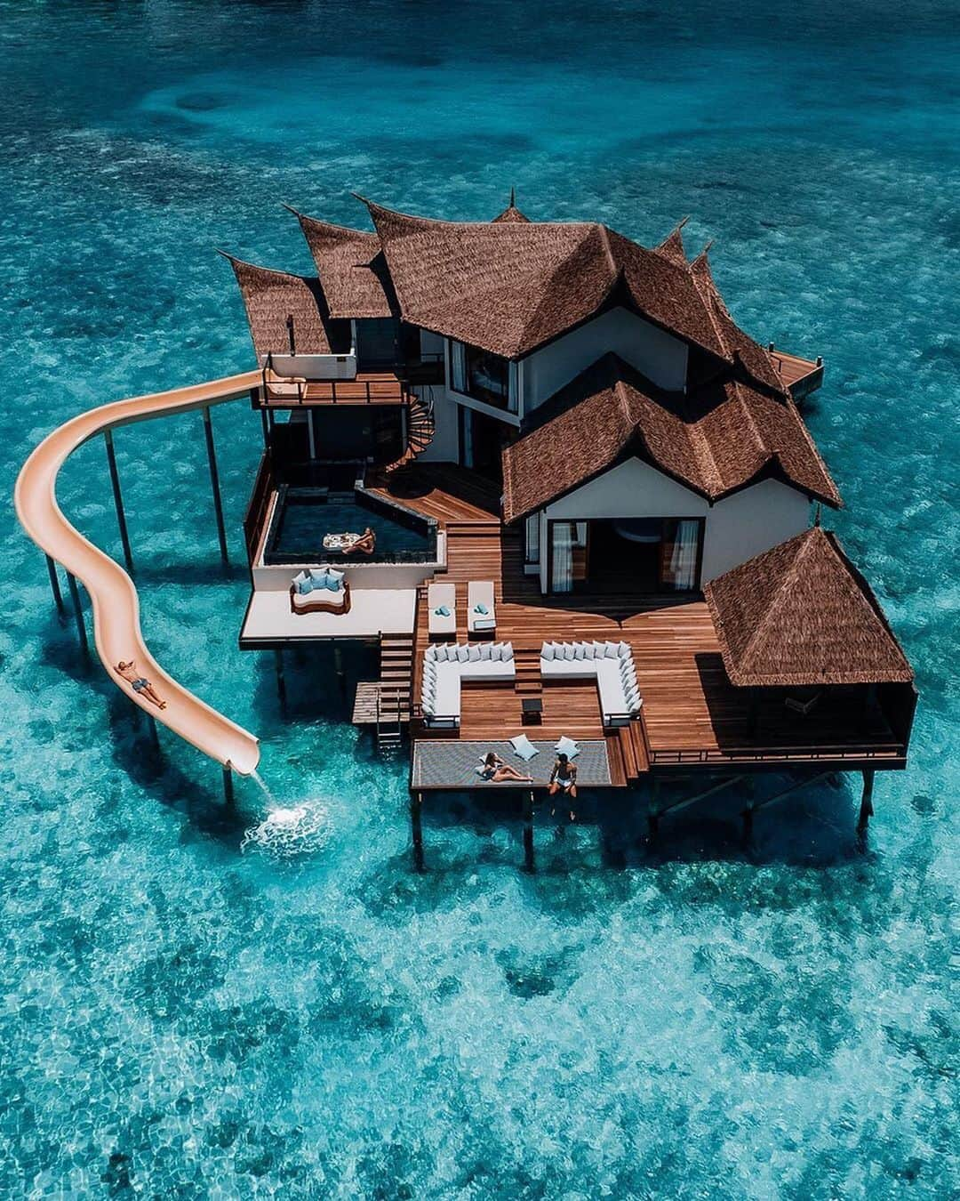 PicLab™ Sayingsさんのインスタグラム写真 - (PicLab™ SayingsInstagram)「Day or night? One of the most isolated villas in the Maldives  @jumeirahvittaveli. Fantastic shots by @meirr」8月13日 22時50分 - paradise