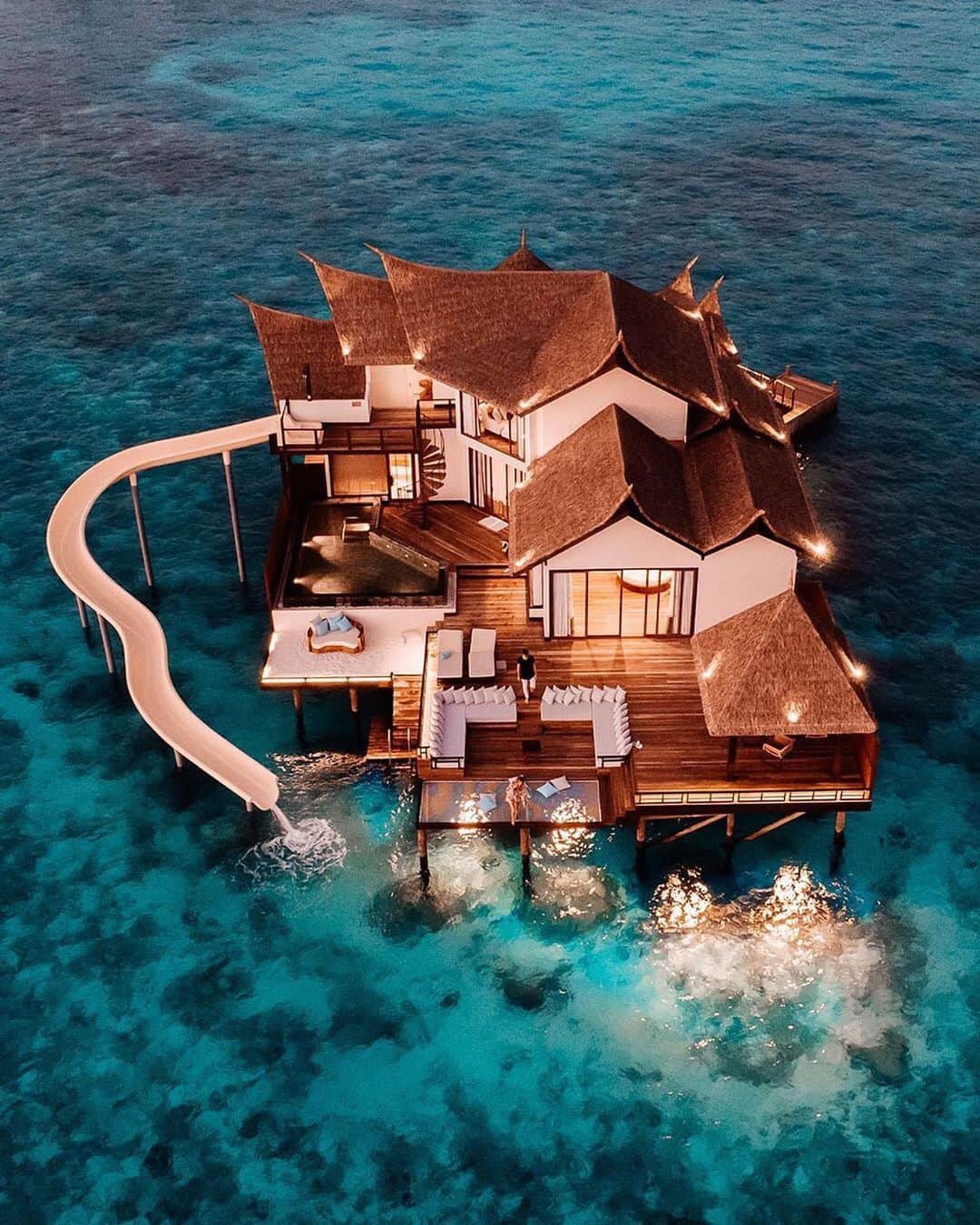 PicLab™ Sayingsさんのインスタグラム写真 - (PicLab™ SayingsInstagram)「Day or night? One of the most isolated villas in the Maldives  @jumeirahvittaveli. Fantastic shots by @meirr」8月13日 22時50分 - paradise