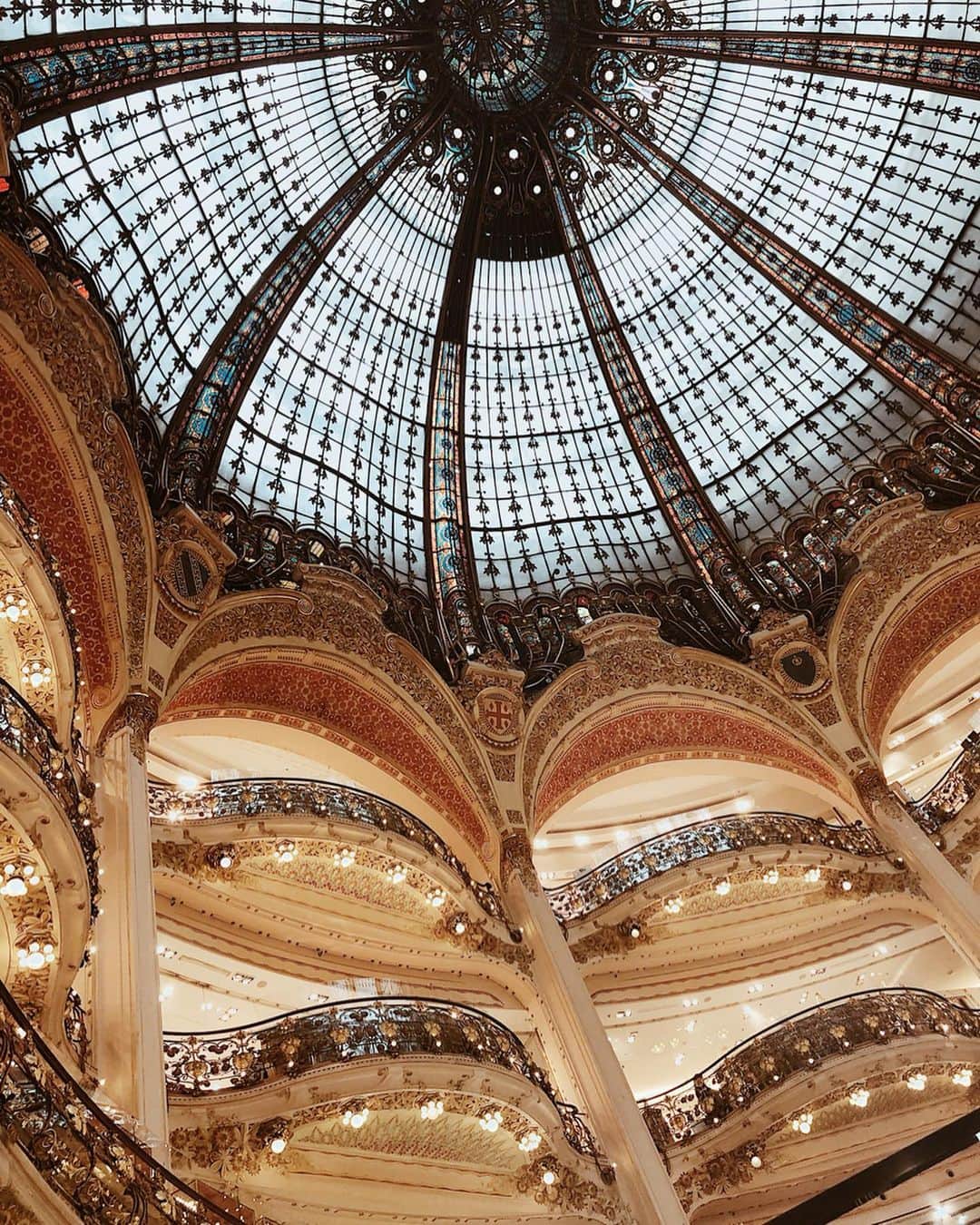 梯真奈美さんのインスタグラム写真 - (梯真奈美Instagram)「とっても美しかった🥺💕 パリは惚れ惚れする建造物がたくさん‥💕 #paris」8月13日 22時52分 - official_manami