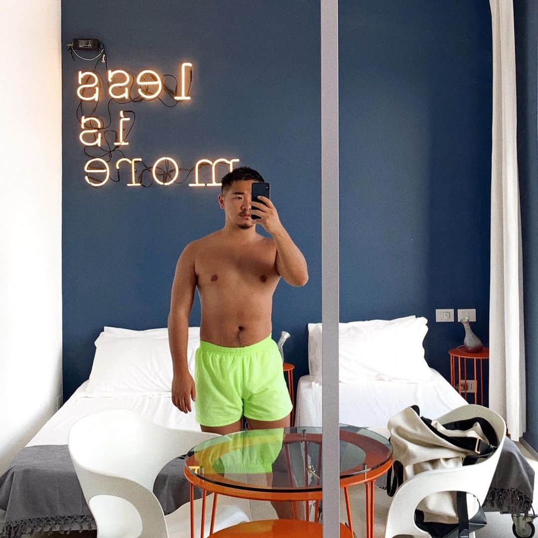 のインスタグラム：「🙋‍♂️Less is more 🙋‍♂️ #puglia #italy #summer #holiday #neon #ostuni #guy」