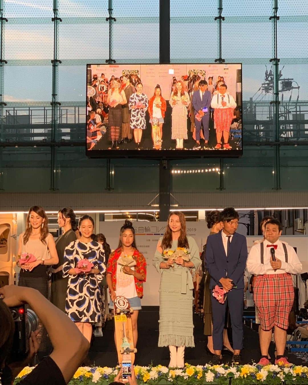 のインスタグラム：「総曲輪コレクション2019に出演させて頂きました。 とても良い経験をさせていただきました。 関係者の皆様ありがとうございました。 @__niki22 時間がないのに一緒に写真を撮ってくれてありがとうございました。 @elementjapan  @diamondsupplyco  #ムラサキスポーツイオンモール高岡店RIDER #2019jrsfスケートボード強化指定選手 #girlsskate#skateboard #skatebording #skater #skatelife #skate #sk8 #総曲輪コレクション2019」